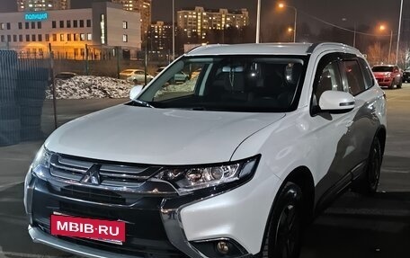 Mitsubishi Outlander III рестайлинг 3, 2018 год, 2 450 000 рублей, 9 фотография