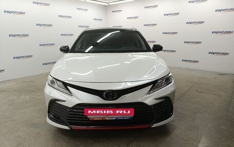 Toyota Camry, 2021 год, 3 590 000 рублей, 2 фотография