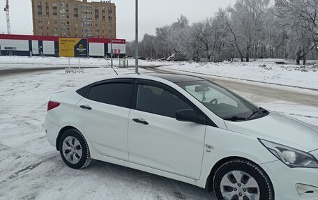 Hyundai Solaris II рестайлинг, 2015 год, 1 200 000 рублей, 2 фотография