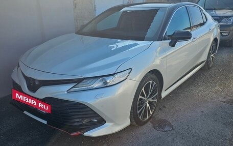 Toyota Camry, 2020 год, 3 350 000 рублей, 2 фотография