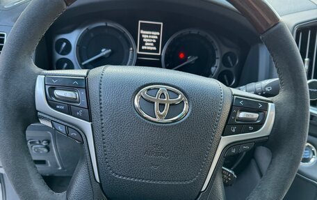 Toyota Land Cruiser 200, 2017 год, 7 000 000 рублей, 20 фотография