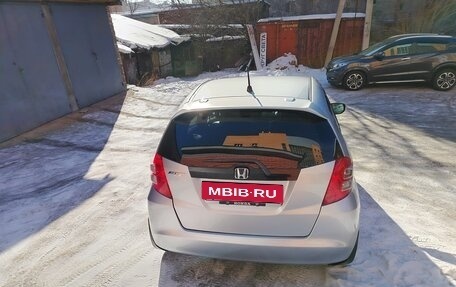 Honda Fit III, 2010 год, 820 000 рублей, 4 фотография