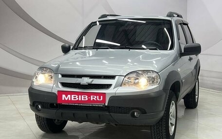 Chevrolet Niva I рестайлинг, 2015 год, 828 000 рублей, 2 фотография