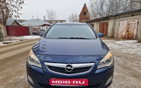 Opel Astra J, 2011 год, 600 000 рублей, 2 фотография