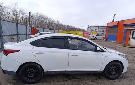 Hyundai Solaris II рестайлинг, 2017 год, 699 999 рублей, 3 фотография