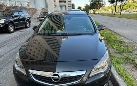 Opel Astra J, 2012 год, 870 000 рублей, 2 фотография