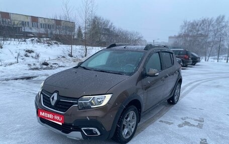 Renault Sandero II рестайлинг, 2022 год, 1 650 000 рублей, 2 фотография