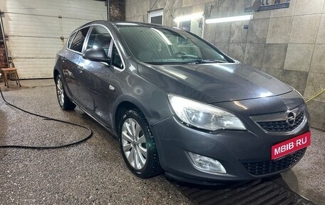 Opel Astra J, 2011 год, 750 000 рублей, 1 фотография