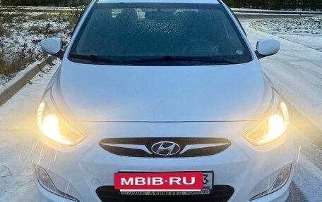 Hyundai Solaris II рестайлинг, 2013 год, 850 000 рублей, 3 фотография