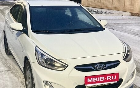 Hyundai Solaris II рестайлинг, 2013 год, 850 000 рублей, 12 фотография