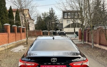 Toyota Camry, 2018 год, 2 940 000 рублей, 2 фотография