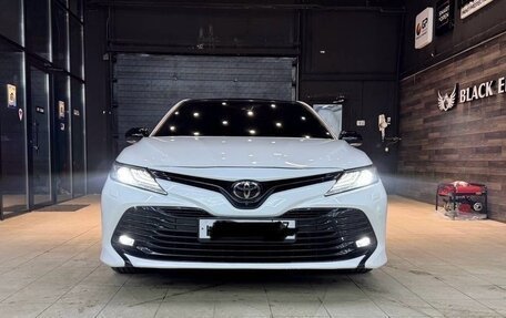 Toyota Camry, 2020 год, 3 650 000 рублей, 2 фотография