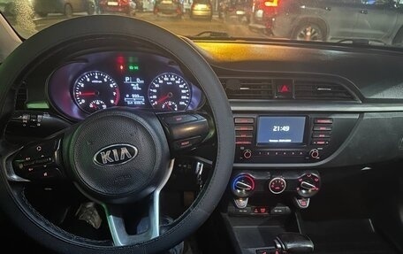 KIA Rio IV, 2018 год, 910 000 рублей, 9 фотография