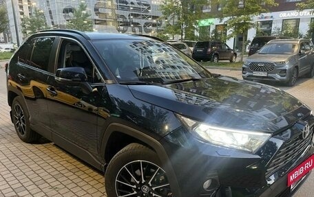 Toyota RAV4, 2019 год, 3 900 000 рублей, 3 фотография