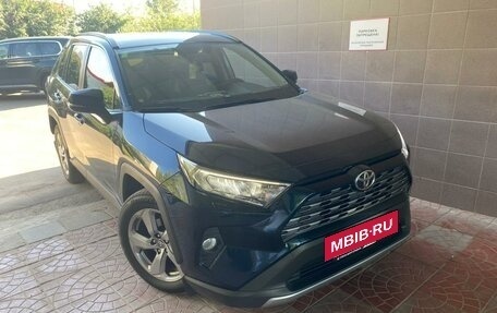 Toyota RAV4, 2019 год, 3 900 000 рублей, 4 фотография