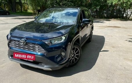 Toyota RAV4, 2019 год, 3 900 000 рублей, 13 фотография