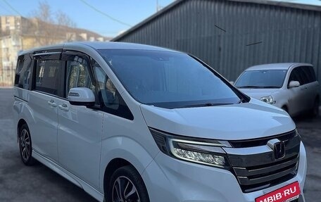 Honda Stepwgn IV, 2018 год, 2 235 000 рублей, 2 фотография