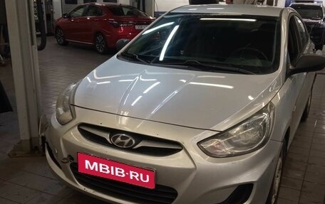 Hyundai Solaris II рестайлинг, 2012 год, 675 000 рублей, 1 фотография