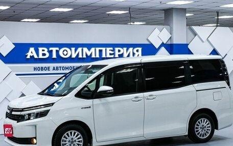 Toyota Voxy III, 2014 год, 2 058 000 рублей, 1 фотография