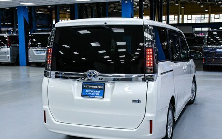 Toyota Voxy III, 2014 год, 2 058 000 рублей, 9 фотография