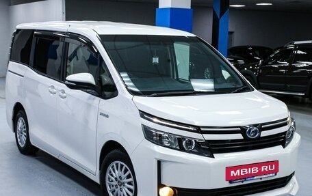 Toyota Voxy III, 2014 год, 2 058 000 рублей, 8 фотография