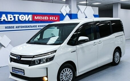 Toyota Voxy III, 2014 год, 2 058 000 рублей, 3 фотография