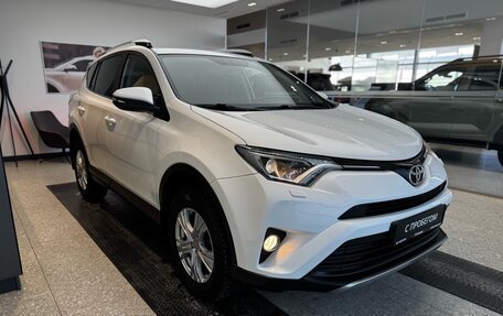 Toyota RAV4, 2017 год, 2 520 000 рублей, 2 фотография