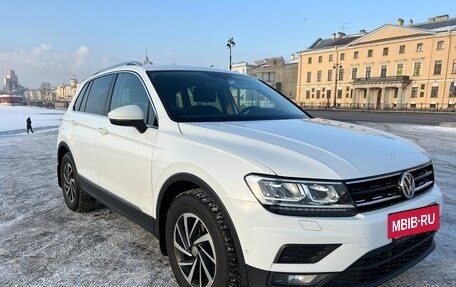 Volkswagen Tiguan II, 2018 год, 2 600 000 рублей, 3 фотография