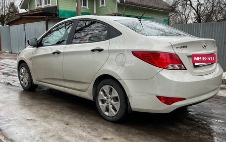 Hyundai Solaris II рестайлинг, 2015 год, 1 100 000 рублей, 3 фотография