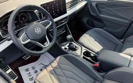 Volkswagen Tiguan II, 2021 год, 3 080 000 рублей, 11 фотография