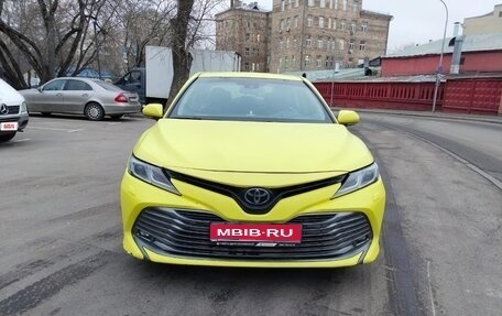 Toyota Camry, 2019 год, 1 800 000 рублей, 1 фотография