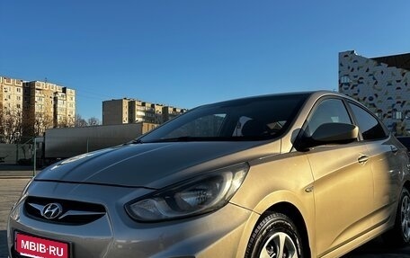 Hyundai Solaris II рестайлинг, 2011 год, 800 000 рублей, 1 фотография