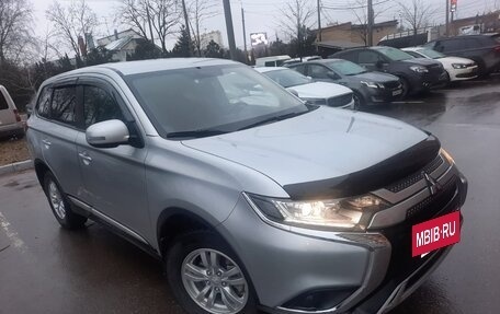 Mitsubishi Outlander III рестайлинг 3, 2020 год, 2 450 000 рублей, 4 фотография