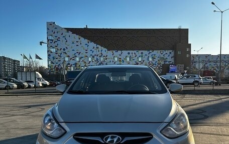 Hyundai Solaris II рестайлинг, 2011 год, 800 000 рублей, 4 фотография