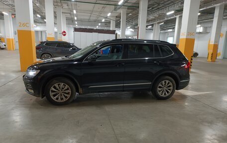 Volkswagen Tiguan II, 2018 год, 2 600 000 рублей, 5 фотография