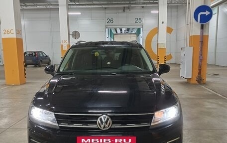 Volkswagen Tiguan II, 2018 год, 2 600 000 рублей, 2 фотография