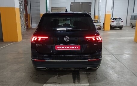 Volkswagen Tiguan II, 2018 год, 2 600 000 рублей, 3 фотография