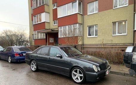 Mercedes-Benz E-Класс, 2000 год, 650 000 рублей, 2 фотография