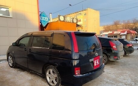 Toyota ISis I, 2005 год, 750 000 рублей, 4 фотография