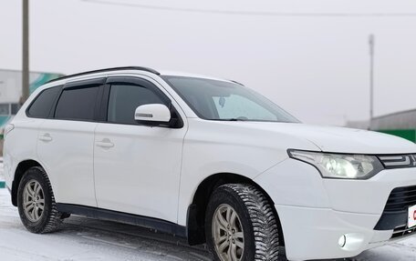 Mitsubishi Outlander III рестайлинг 3, 2013 год, 1 300 000 рублей, 3 фотография