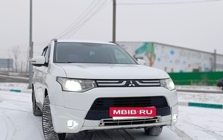 Mitsubishi Outlander III рестайлинг 3, 2013 год, 1 300 000 рублей, 2 фотография