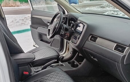 Mitsubishi Outlander III рестайлинг 3, 2013 год, 1 300 000 рублей, 11 фотография