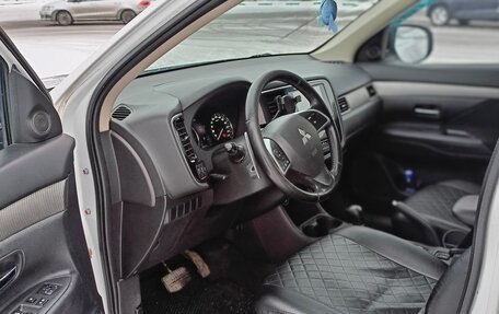 Mitsubishi Outlander III рестайлинг 3, 2013 год, 1 300 000 рублей, 15 фотография