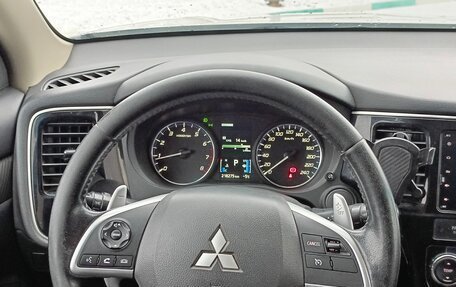 Mitsubishi Outlander III рестайлинг 3, 2013 год, 1 300 000 рублей, 16 фотография