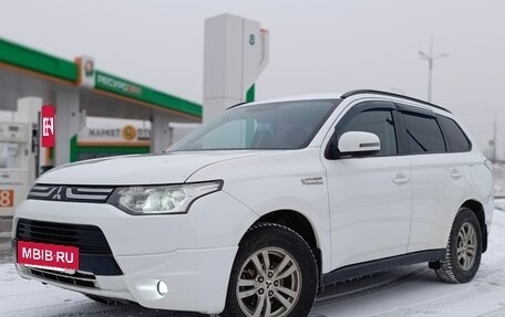 Mitsubishi Outlander III рестайлинг 3, 2013 год, 1 300 000 рублей, 4 фотография