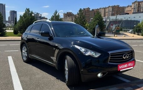 Infiniti QX70, 2013 год, 2 490 000 рублей, 6 фотография