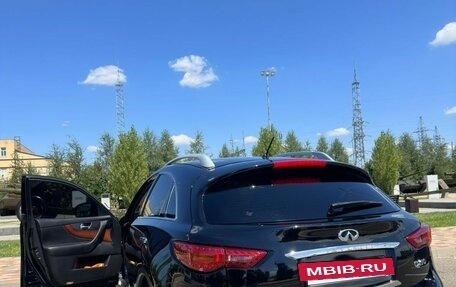 Infiniti QX70, 2013 год, 2 490 000 рублей, 11 фотография