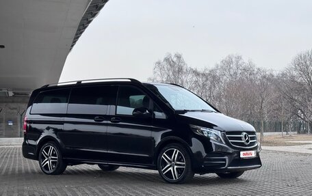 Mercedes-Benz V-Класс, 2019 год, 6 050 000 рублей, 3 фотография