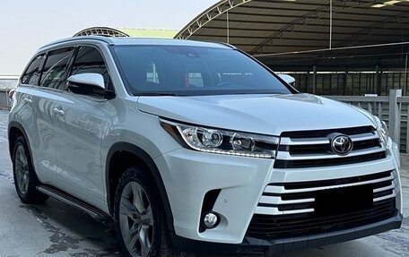 Toyota Highlander III, 2021 год, 3 570 000 рублей, 1 фотография