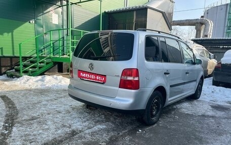 Volkswagen Touran III, 2004 год, 500 000 рублей, 3 фотография